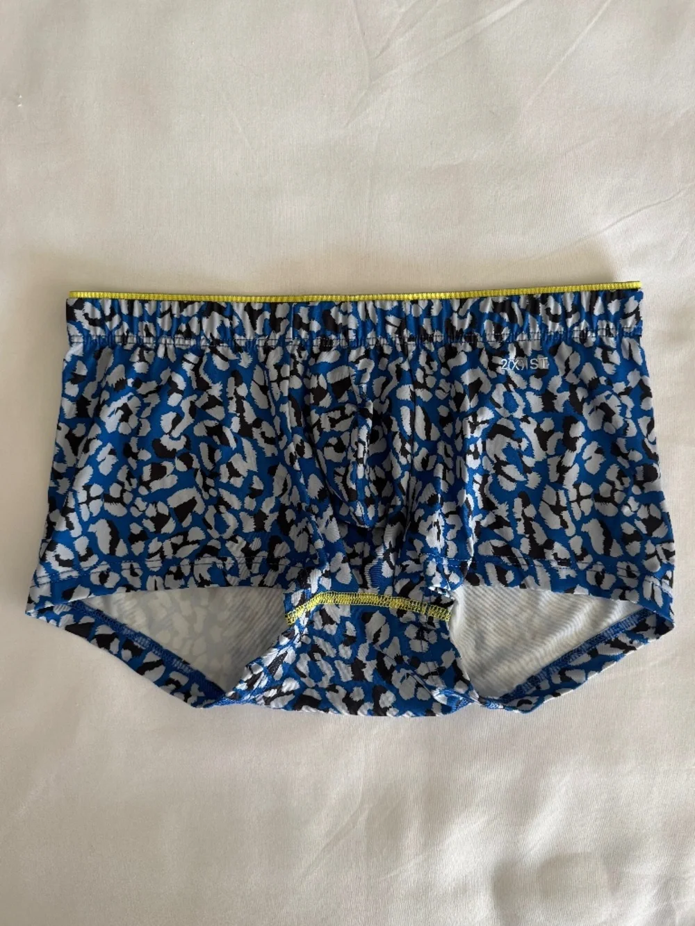 2(x)ist Sliq Micro Trunk - NWT - Size Small